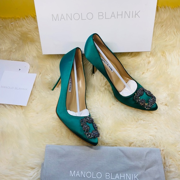 New with box authentic Manolo Blahnik hangisi heels - Picture 13 of 16